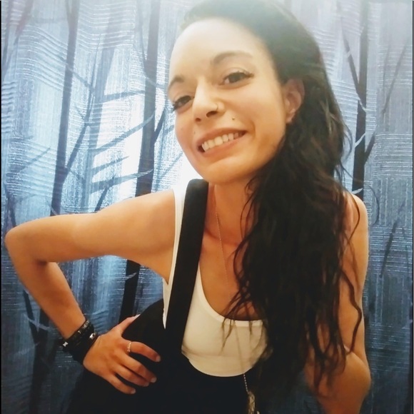 Meet your Posher, Anna - Picture 2 of 4